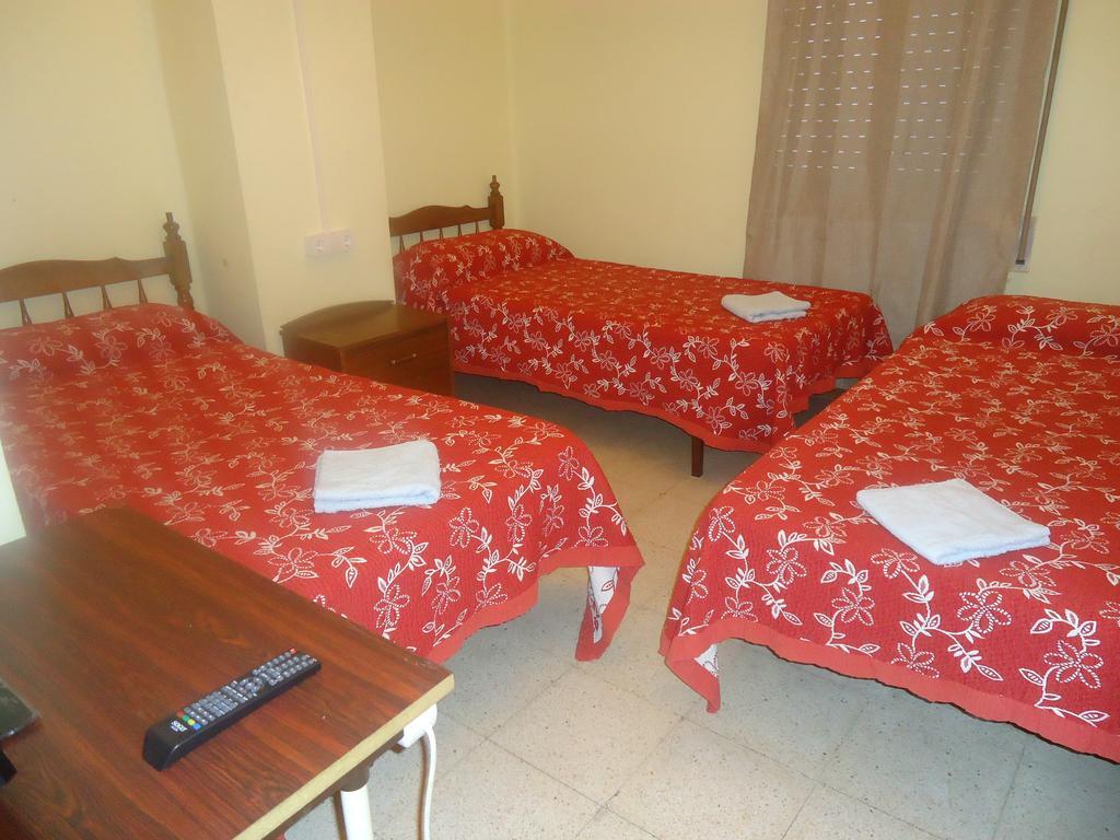 Hotel Pension Mode Lleida Ruang foto