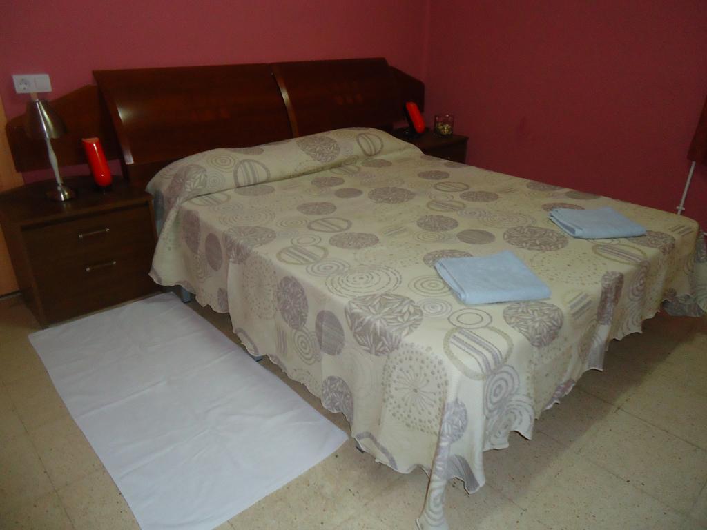 Hotel Pension Mode Lleida Bagian luar foto