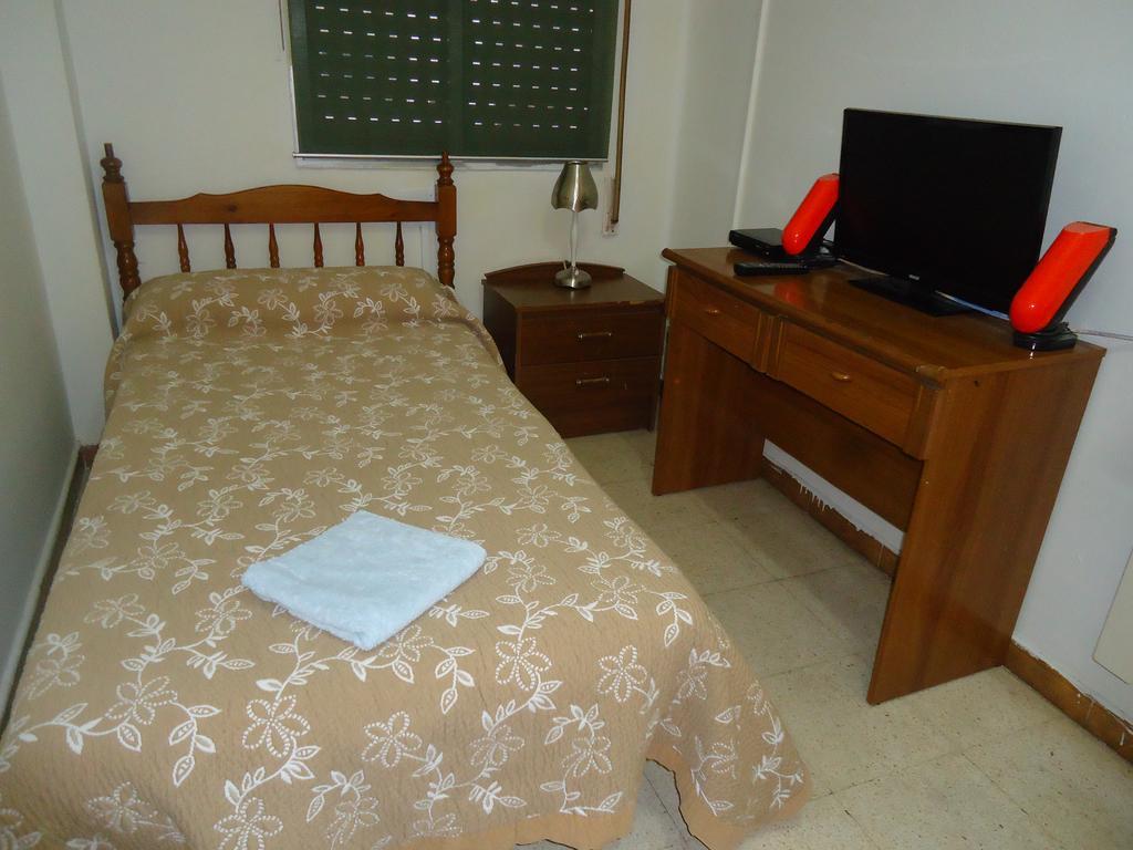 Hotel Pension Mode Lleida Bagian luar foto