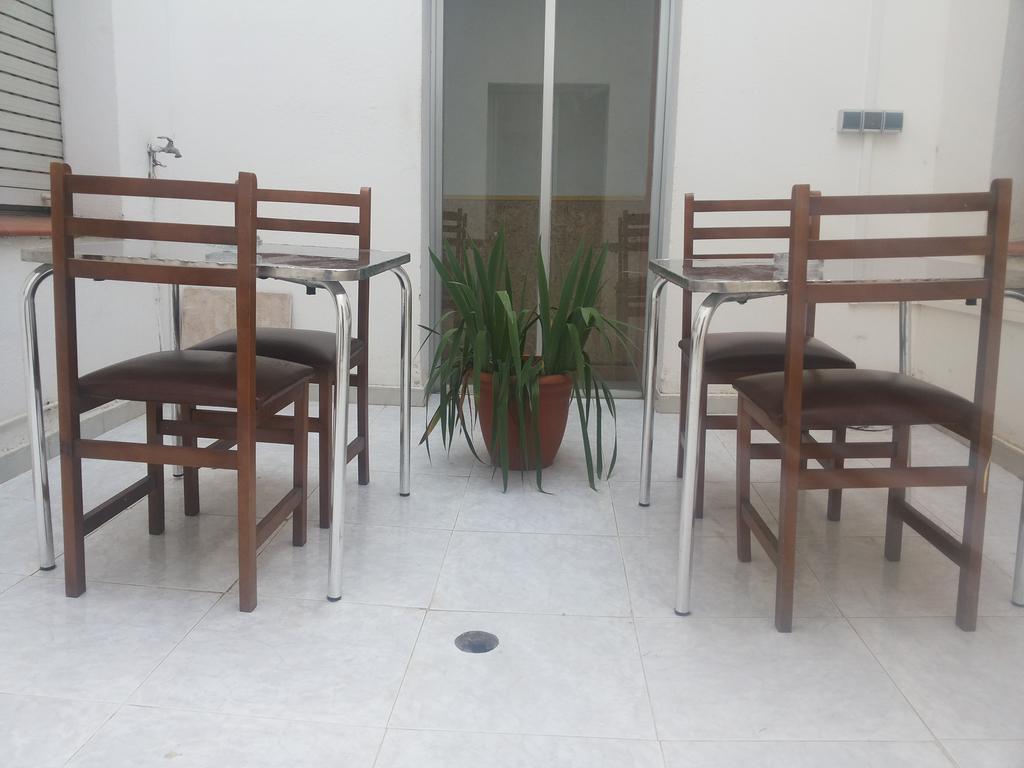 Hotel Pension Mode Lleida Bagian luar foto